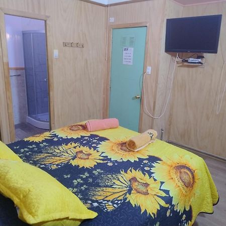 Hostal Y Residencial El Mundial Puerto Natales Exterior photo